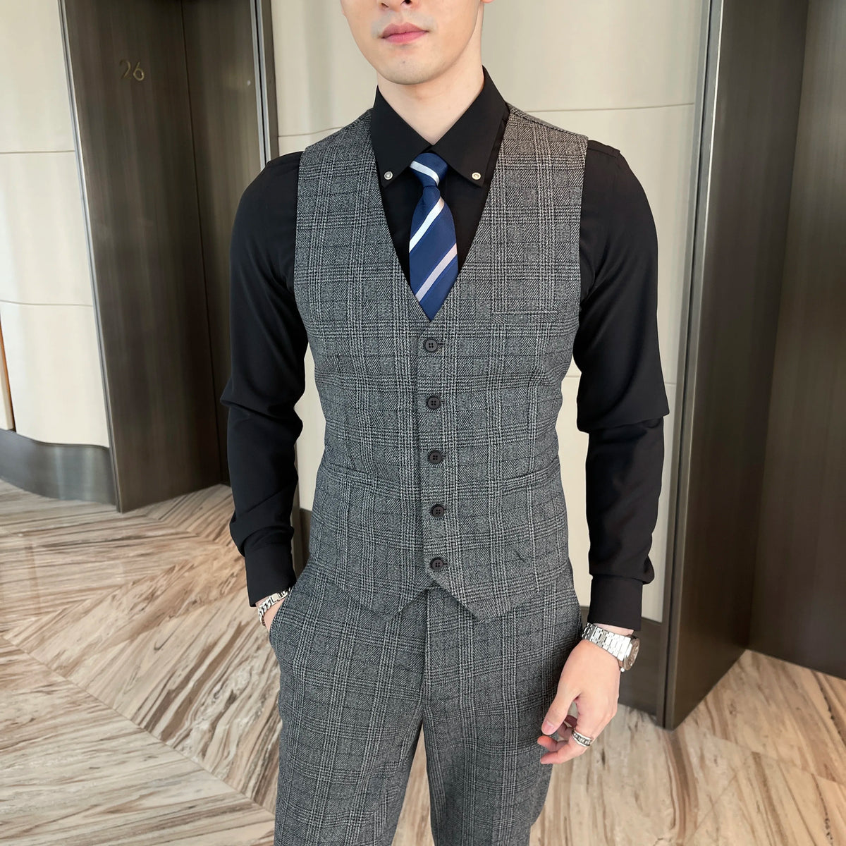Modified Plaid Three-Piece Suit for Men