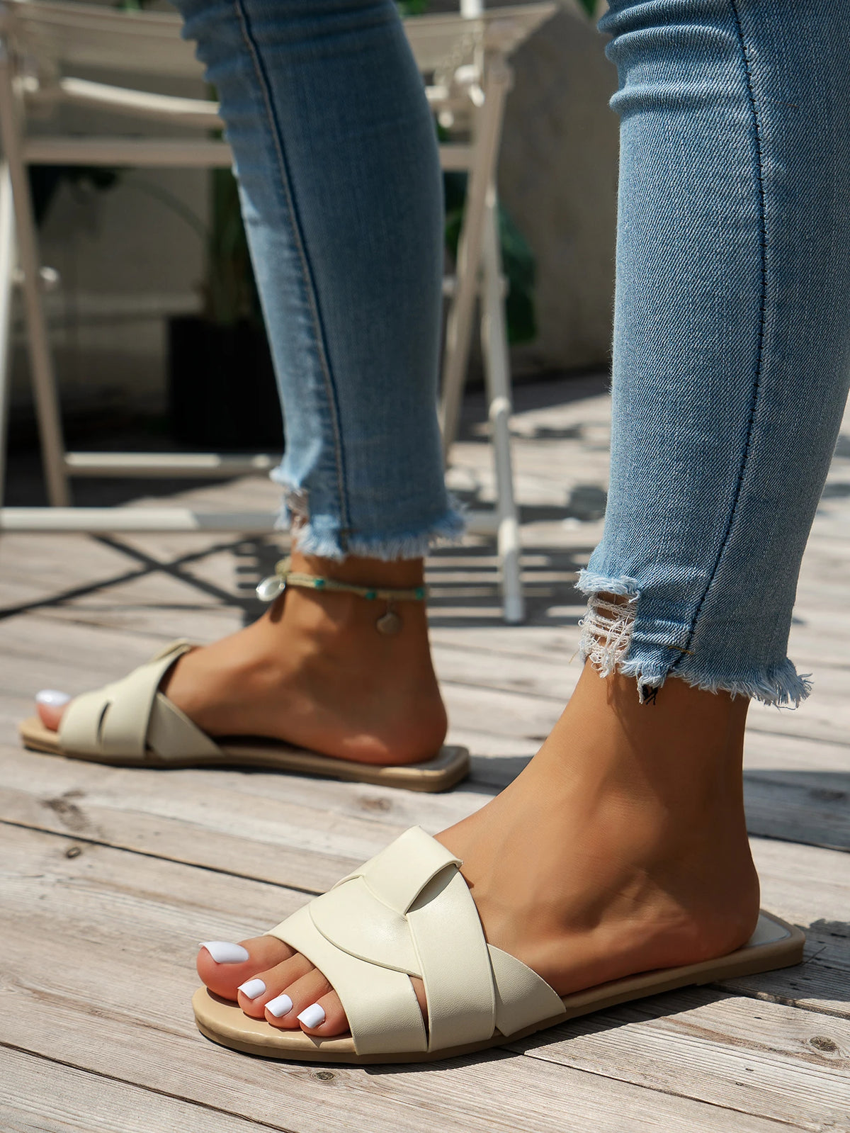 Woven Flat Women's Sandals for Summer Comfort