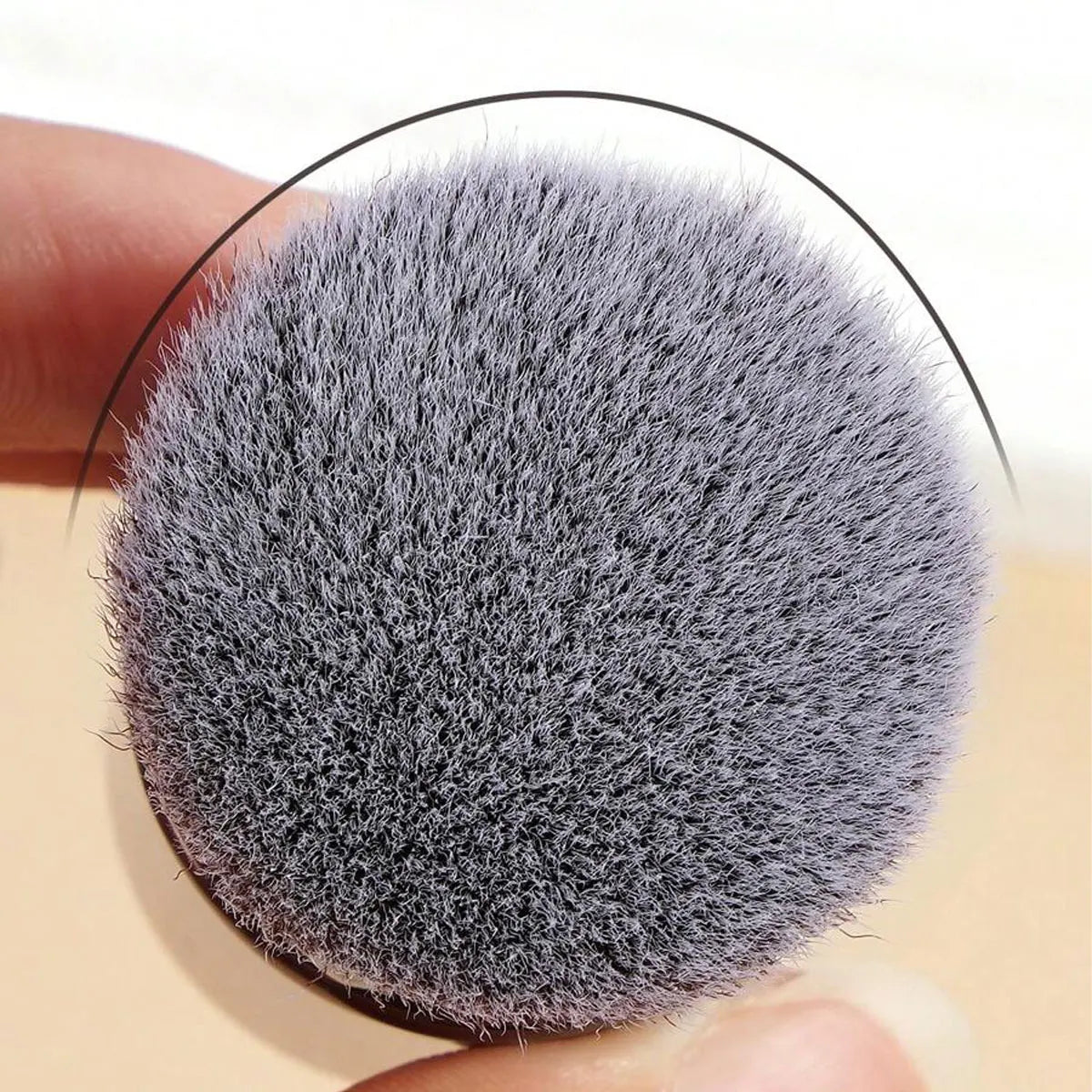 Retractable Makeup Brush with Synthetic Hair