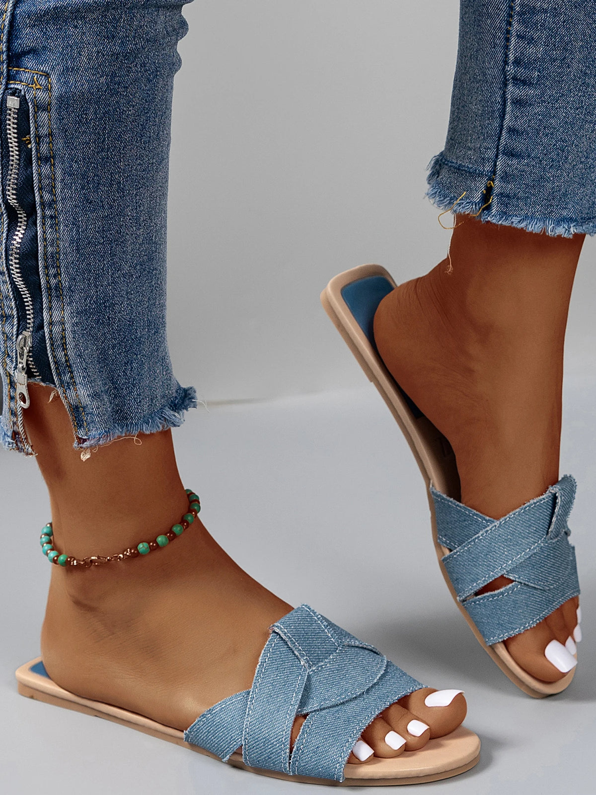 Woven Flat Women's Sandals for Summer Comfort