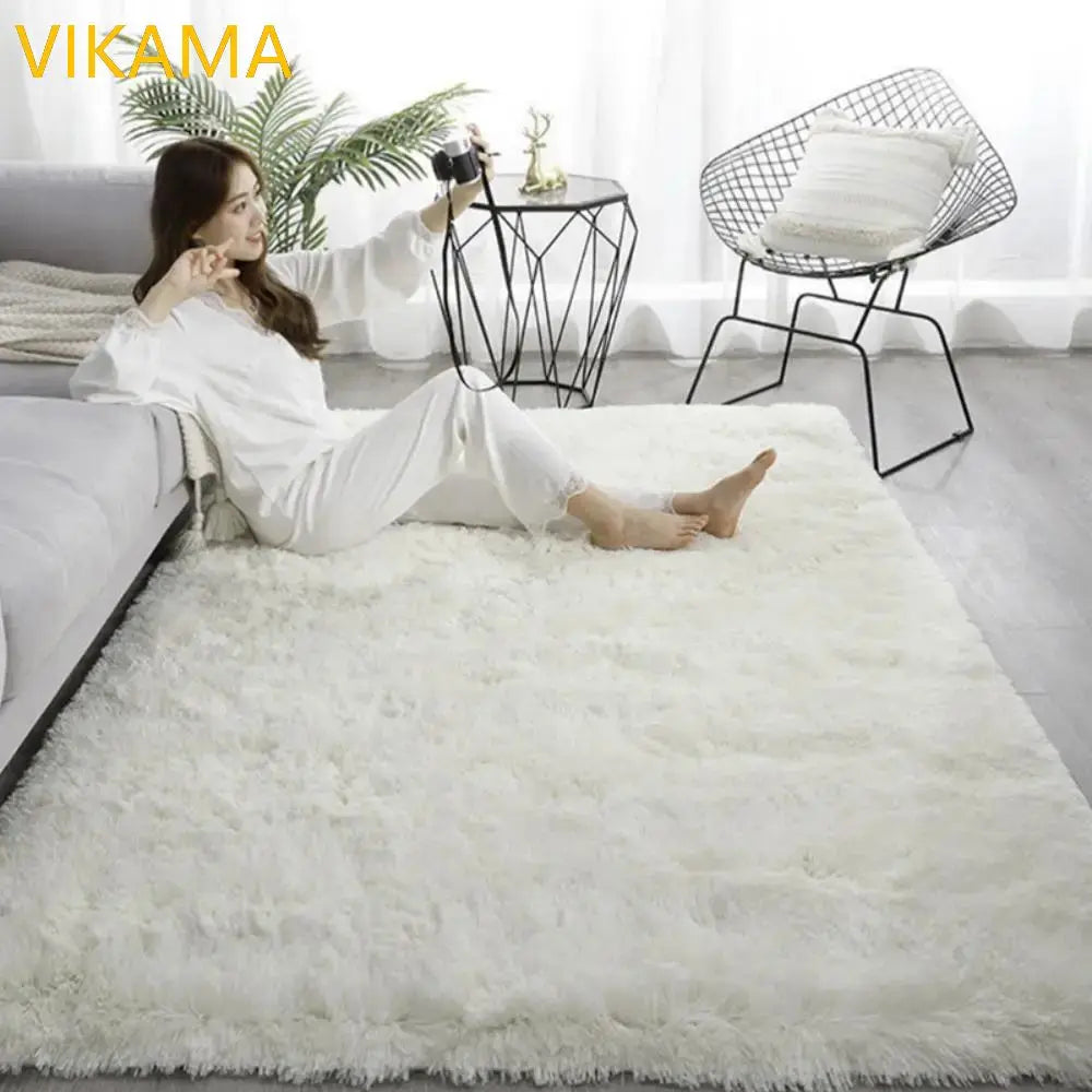 VIKAMA Solid Color Polyester Plush Carpet
