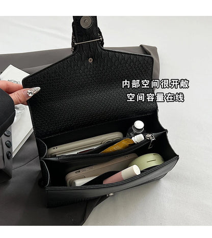 Retro Snake Pattern Chain Shoulder Bag for Women