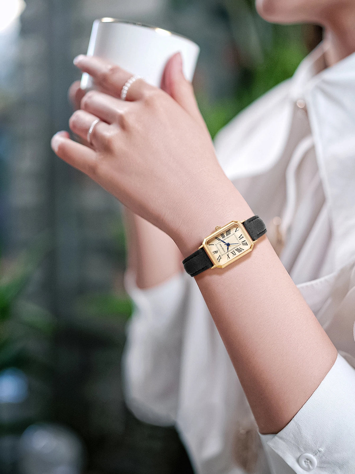 Fashion Retro Square Leather Strap Quartz Watch for Women