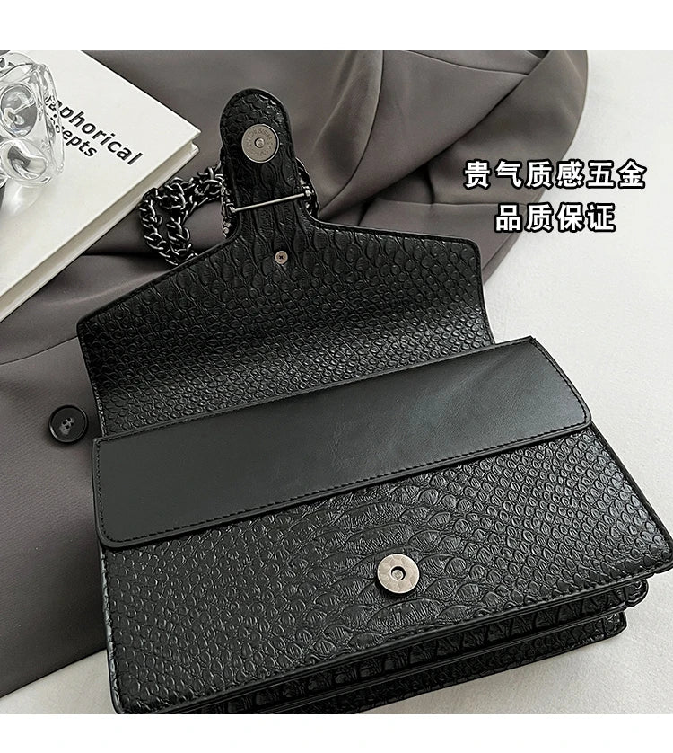 Retro Snake Pattern Chain Shoulder Bag for Women