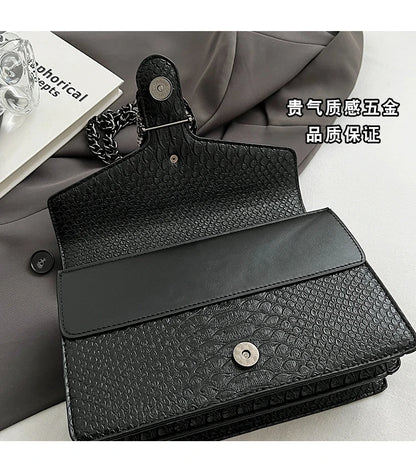 Retro Snake Pattern Chain Shoulder Bag for Women