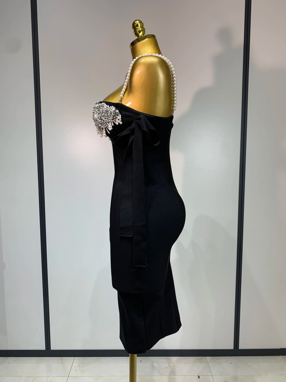 Women Backless Bodycon Bandage Dress with Pearls