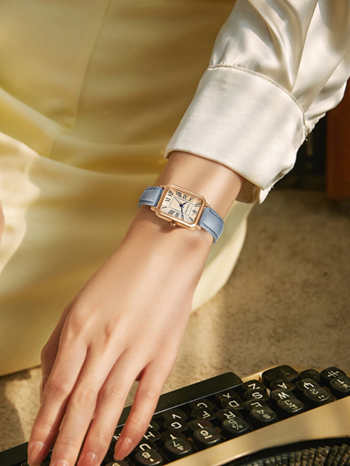 Fashion Retro Square Leather Strap Quartz Watch for Women