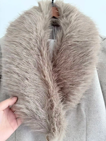 Women's Long Polyester Coat with Fur Collar and Pockets