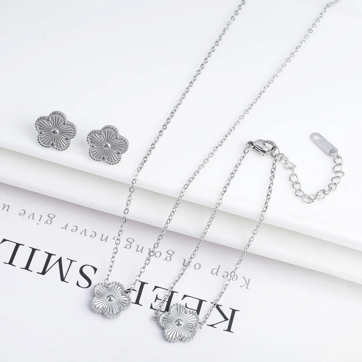 18k Gold-Plated Five-Leaf Flower Jewelry Set