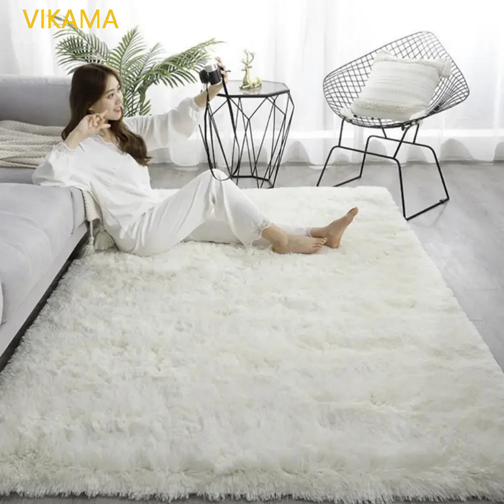 VIKAMA Solid Color Polyester Plush Carpet