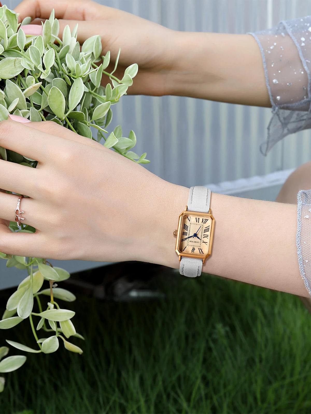 Fashion Retro Square Leather Strap Quartz Watch for Women